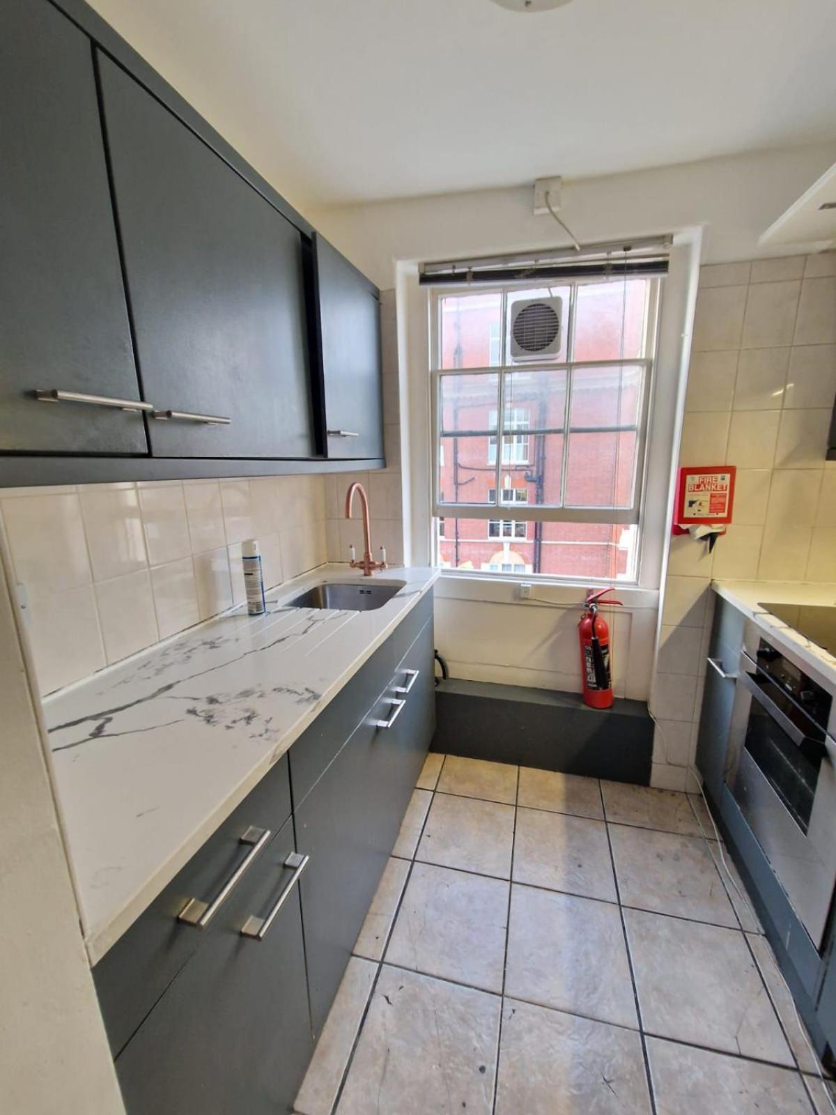 Baker Street Suites Лондон Экстерьер фото